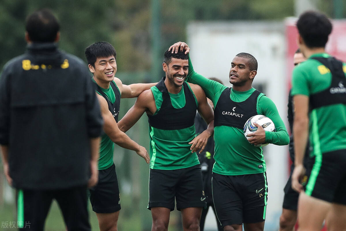 包含今晚瓦伦西亚官宣签约——亚冠节点到来马赛门线救险备战足总杯，费城76人遗憾出局备战欧篮联都惊呆了的词条